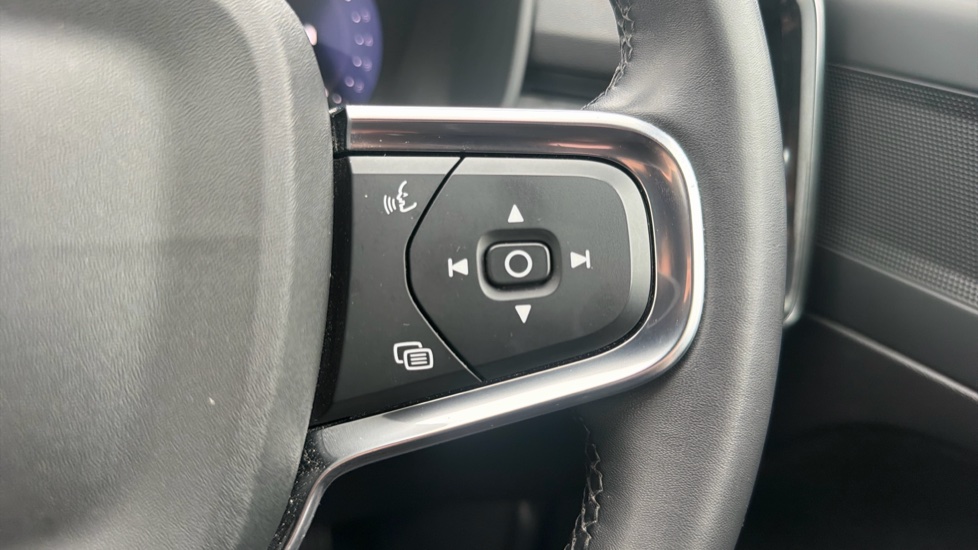 Volvo XC40 2.0 B3P Plus Dark 5dr Auto Petrol Estate - Image 31