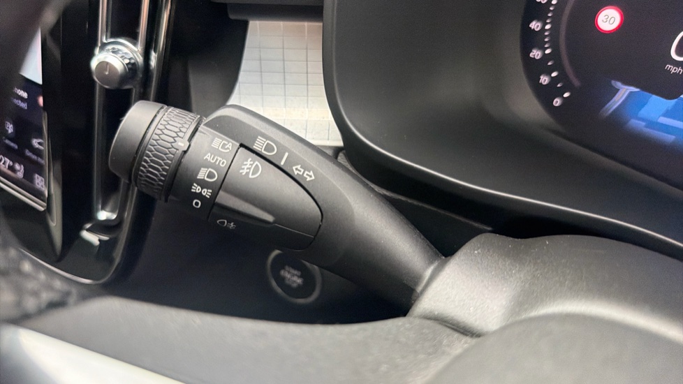 Volvo XC40 2.0 B3P Plus Dark 5dr Auto Petrol Estate - Image 33
