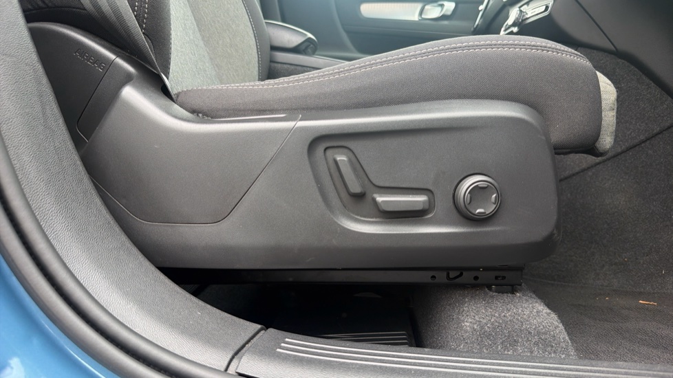 Volvo XC40 2.0 B3P Plus Dark 5dr Auto Petrol Estate - Image 37