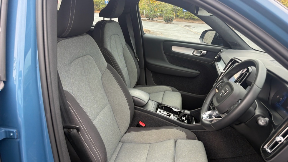 Volvo XC40 2.0 B3P Plus Dark 5dr Auto Petrol Estate - Image 38