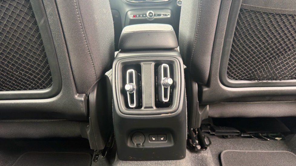 Volvo XC40 2.0 B3P Plus Dark 5dr Auto Petrol Estate - Image 39