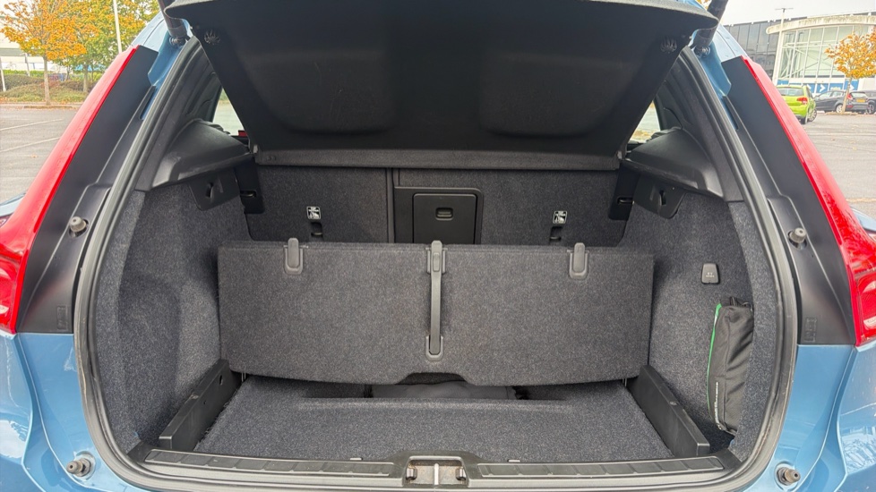 Volvo XC40 2.0 B3P Plus Dark 5dr Auto Petrol Estate - Image 41