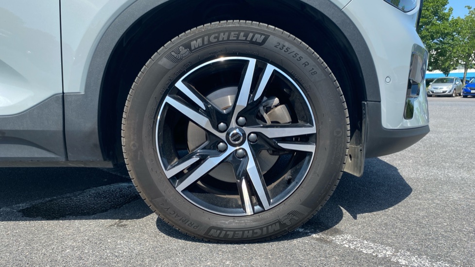 Volvo XC40 2.0 B3P Plus Dark 5dr Auto Petrol Estate - Image 9