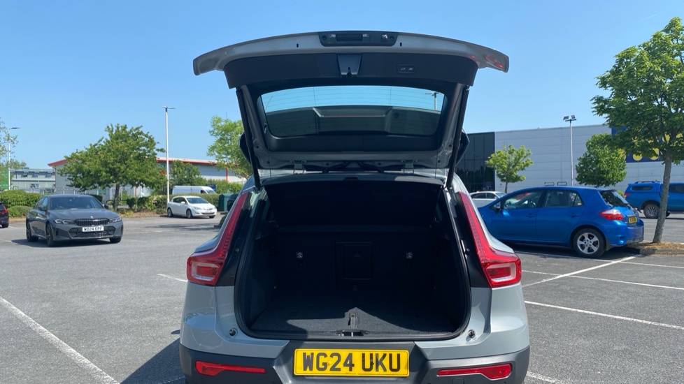 Volvo XC40 2.0 B3P Plus Dark 5dr Auto Petrol Estate - Image 13