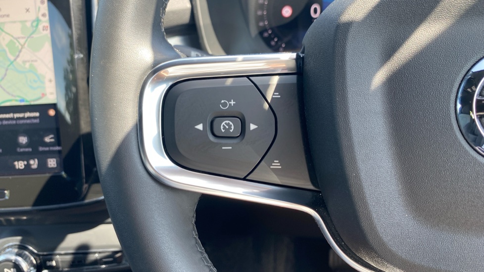Volvo XC40 2.0 B3P Plus Dark 5dr Auto Petrol Estate - Image 29