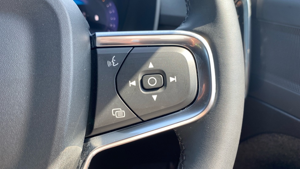 Volvo XC40 2.0 B3P Plus Dark 5dr Auto Petrol Estate - Image 30