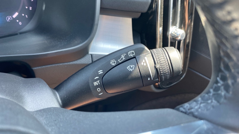 Volvo XC40 2.0 B3P Plus Dark 5dr Auto Petrol Estate - Image 31