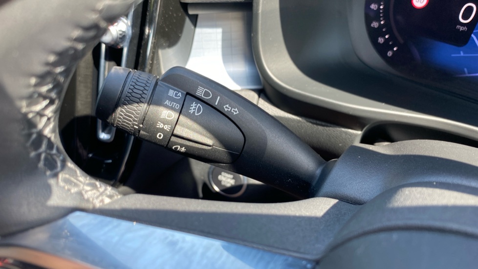 Volvo XC40 2.0 B3P Plus Dark 5dr Auto Petrol Estate - Image 32