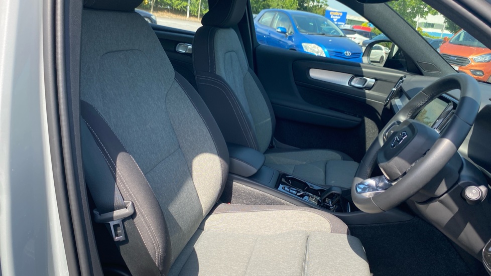 Volvo XC40 2.0 B3P Plus Dark 5dr Auto Petrol Estate - Image 37