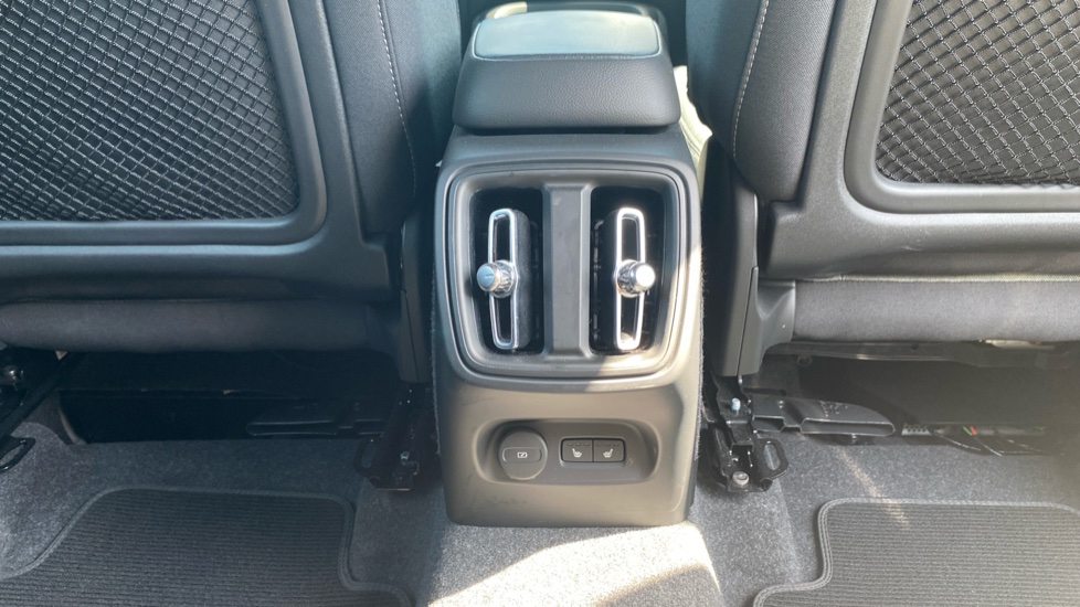 Volvo XC40 2.0 B3P Plus Dark 5dr Auto Petrol Estate - Image 38