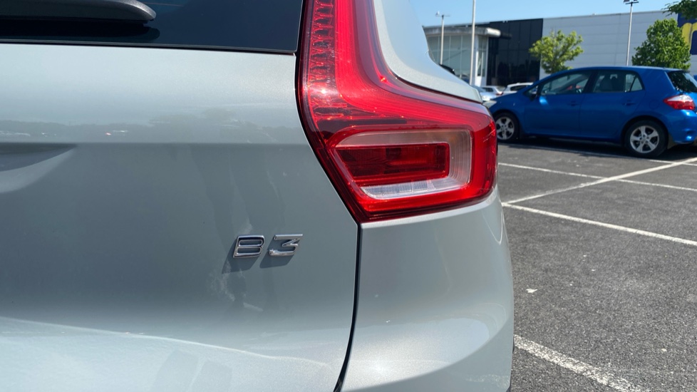 Volvo XC40 2.0 B3P Plus Dark 5dr Auto Petrol Estate - Image 43
