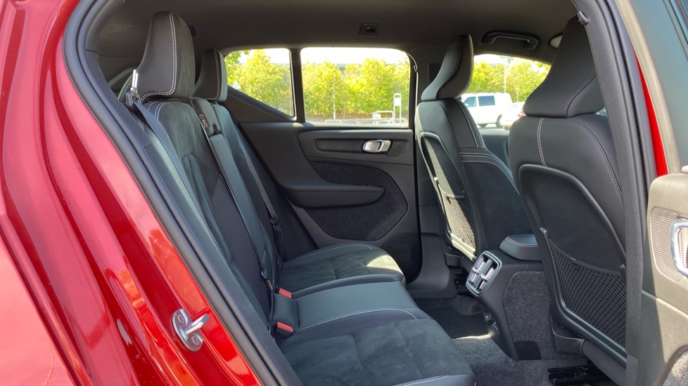 Volvo XC40 2.0 B3P Plus Dark 5dr Auto Petrol Estate - Image 7