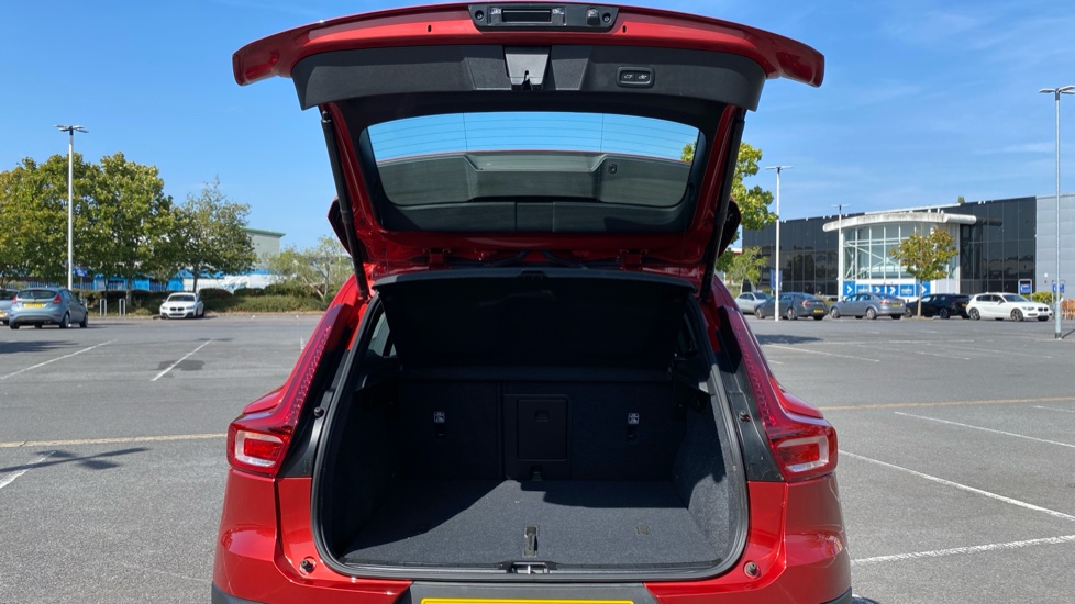Volvo XC40 2.0 B3P Plus Dark 5dr Auto Petrol Estate - Image 14