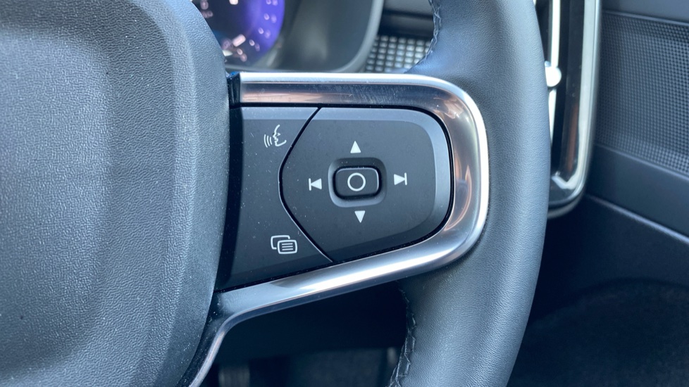 Volvo XC40 2.0 B3P Plus Dark 5dr Auto Petrol Estate - Image 30