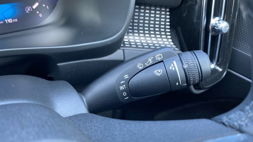 Volvo XC40 2.0 B3P Plus Dark 5dr Auto Petrol Estate - Image 31