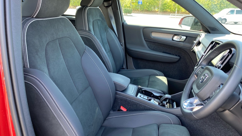 Volvo XC40 2.0 B3P Plus Dark 5dr Auto Petrol Estate - Image 37
