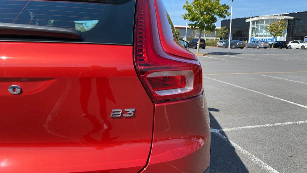 Volvo XC40 2.0 B3P Plus Dark 5dr Auto Petrol Estate - Image 43