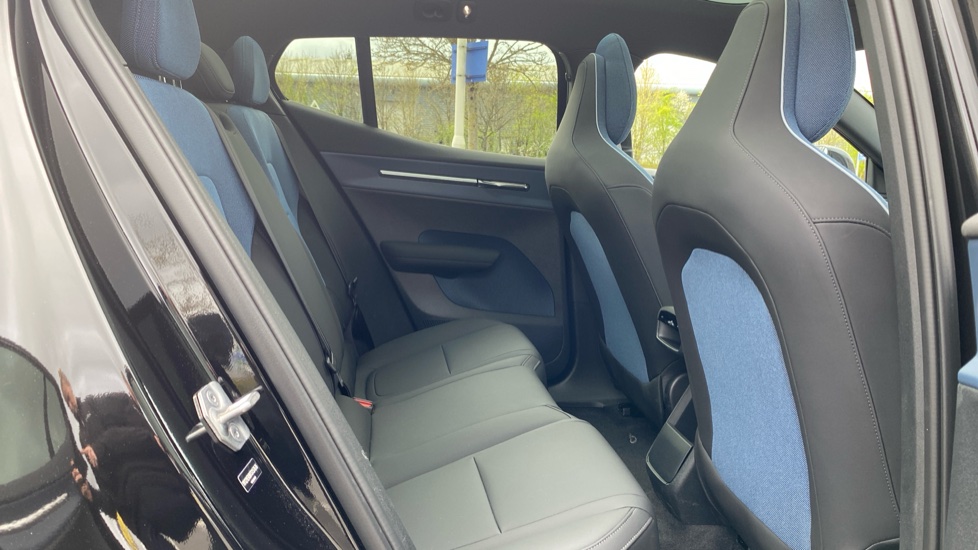 Volvo EX30 315kW TM Perf Cross Country Ultra 69kWh 5dr Auto Electric Estate - Image 7