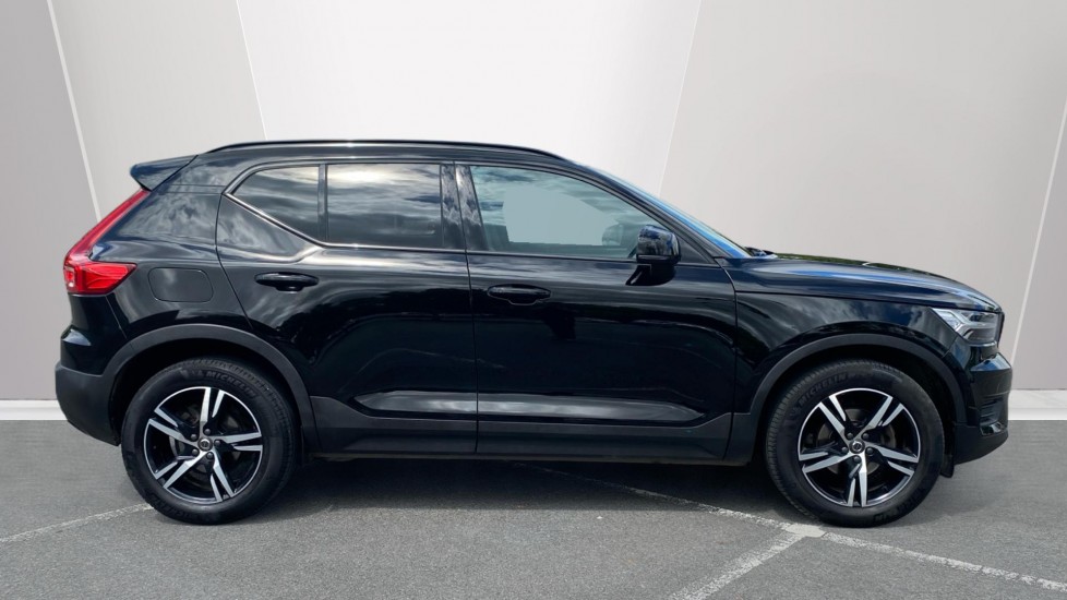 Volvo XC40 1.5 T3 [163] R DESIGN 5dr Geartronic Petrol Estate - Image 3