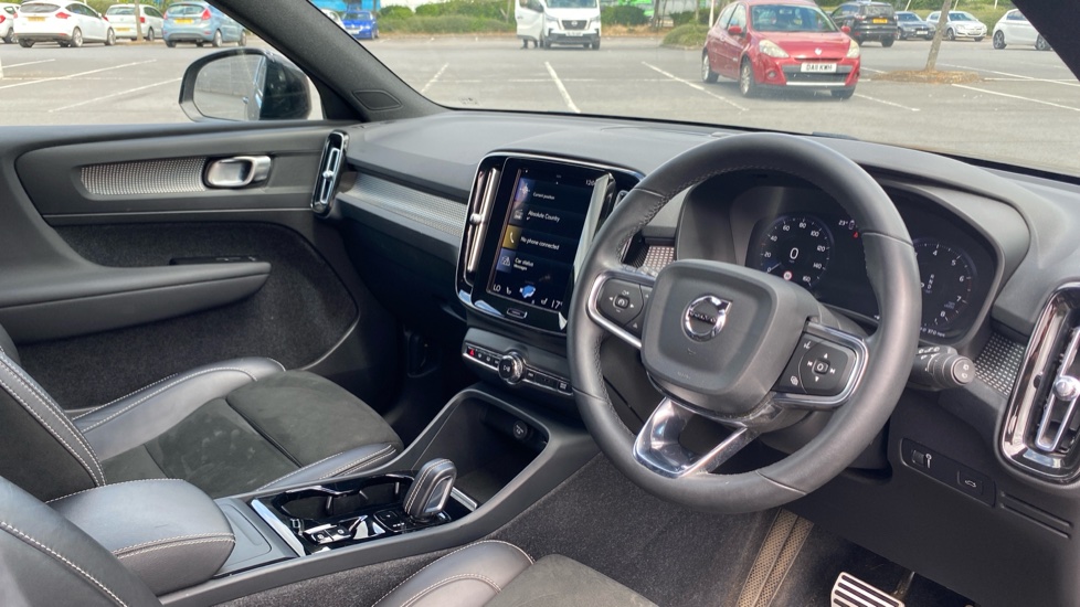 Volvo XC40 1.5 T3 [163] R DESIGN 5dr Geartronic Petrol Estate - Image 4