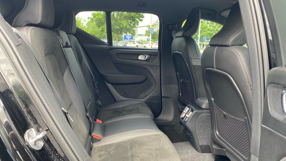 Volvo XC40 1.5 T3 [163] R DESIGN 5dr Geartronic Petrol Estate - Image 6