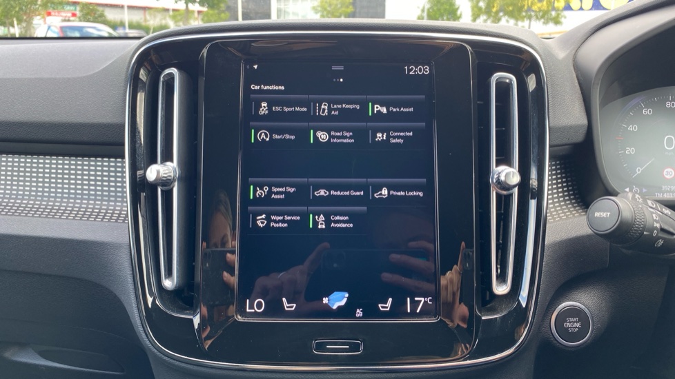 Volvo XC40 1.5 T3 [163] R DESIGN 5dr Geartronic Petrol Estate - Image 16