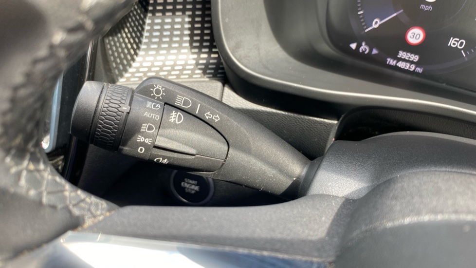 Volvo XC40 1.5 T3 [163] R DESIGN 5dr Geartronic Petrol Estate - Image 30