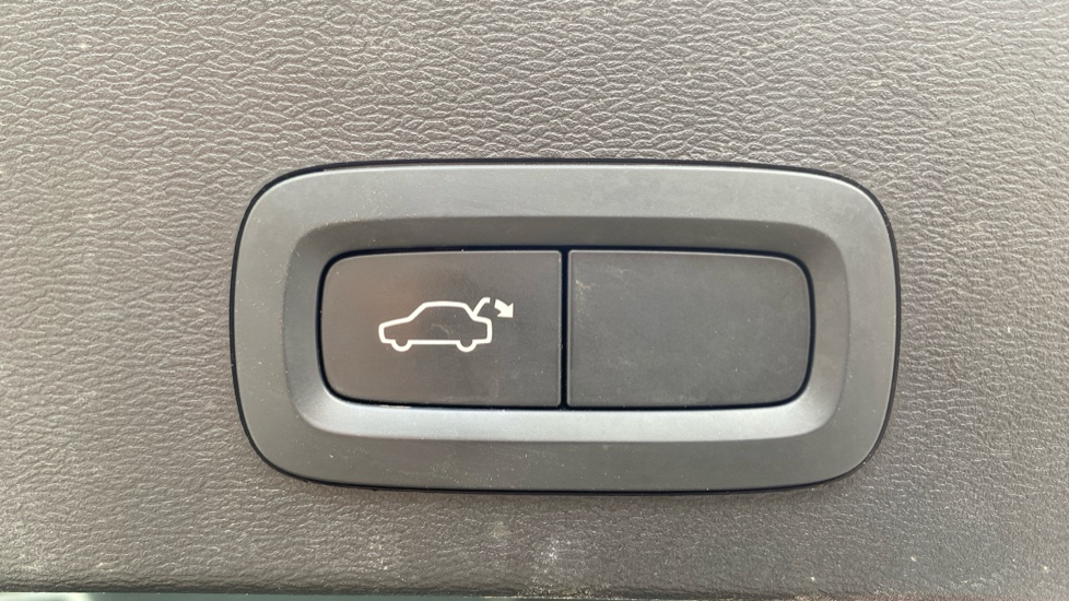 Volvo XC40 1.5 T3 [163] R DESIGN 5dr Geartronic Petrol Estate - Image 39