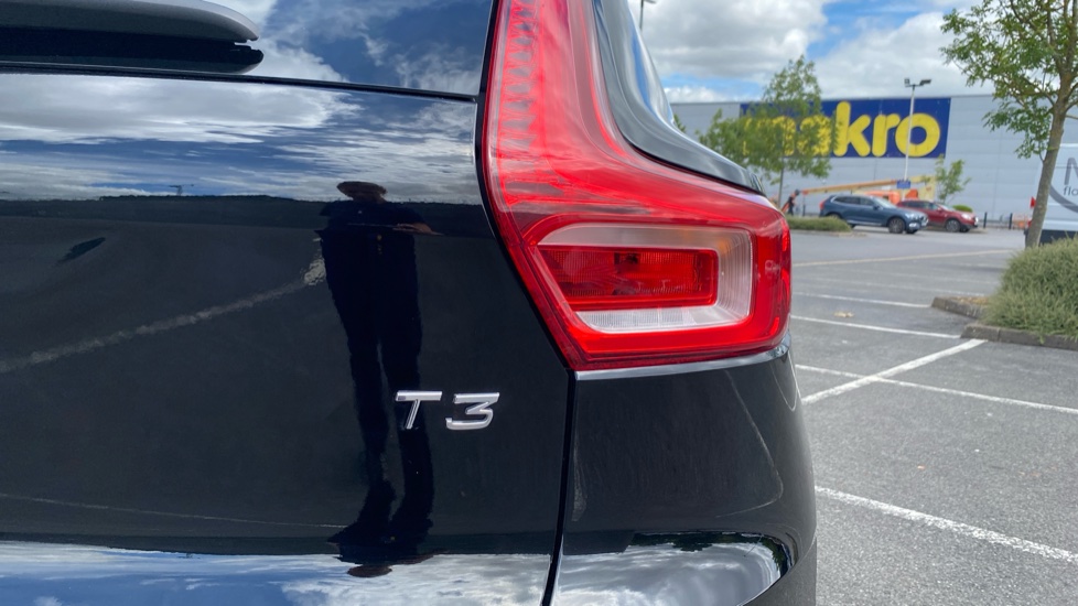 Volvo XC40 1.5 T3 [163] R DESIGN 5dr Geartronic Petrol Estate - Image 40