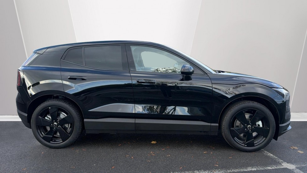 Volvo EX30 200kW SM Extended Range Plus 69kWh 5dr Auto Electric Estate - Image 3