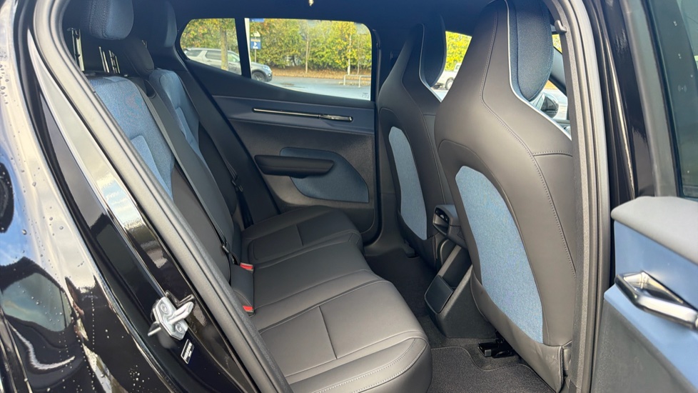 Volvo EX30 200kW SM Extended Range Plus 69kWh 5dr Auto Electric Estate - Image 7