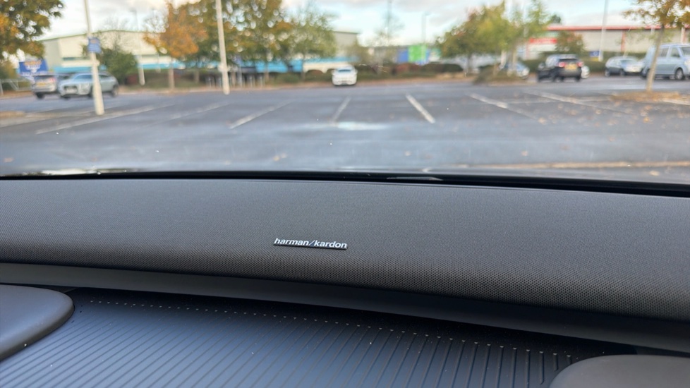 Volvo EX30 200kW SM Extended Range Plus 69kWh 5dr Auto Electric Estate - Image 31