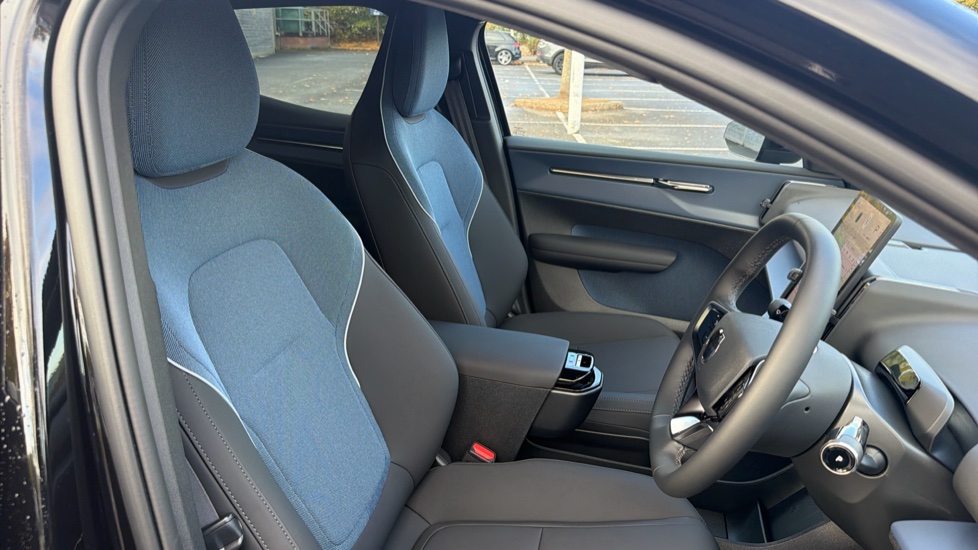 Volvo EX30 200kW SM Extended Range Plus 69kWh 5dr Auto Electric Estate - Image 38