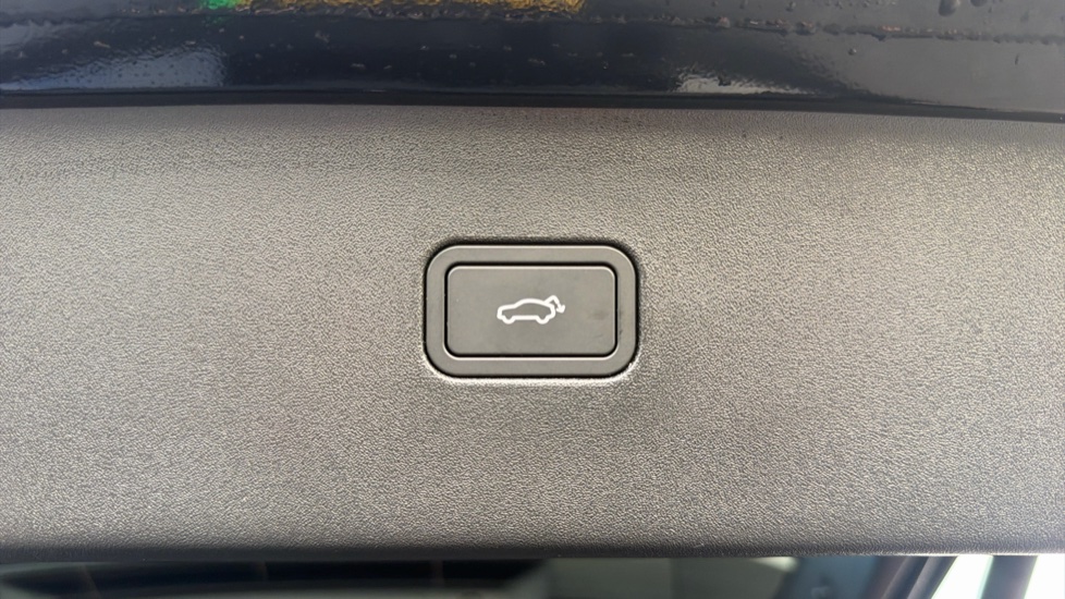 Volvo EX30 200kW SM Extended Range Plus 69kWh 5dr Auto Electric Estate - Image 41