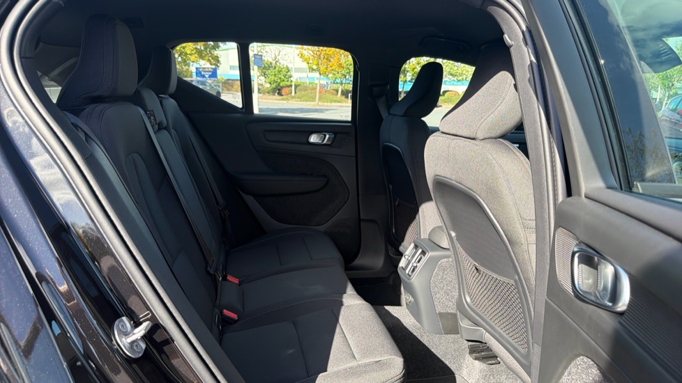 Volvo EX40 185kW Extended Range Core 82kWh 5dr Auto Electric Estate - Image 7