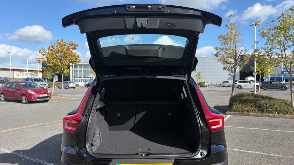 Volvo EX40 185kW Extended Range Core 82kWh 5dr Auto Electric Estate - Image 14