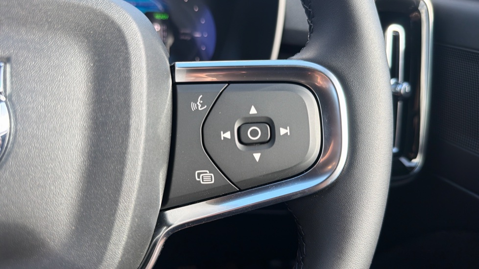 Volvo EX40 185kW Extended Range Core 82kWh 5dr Auto Electric Estate - Image 32