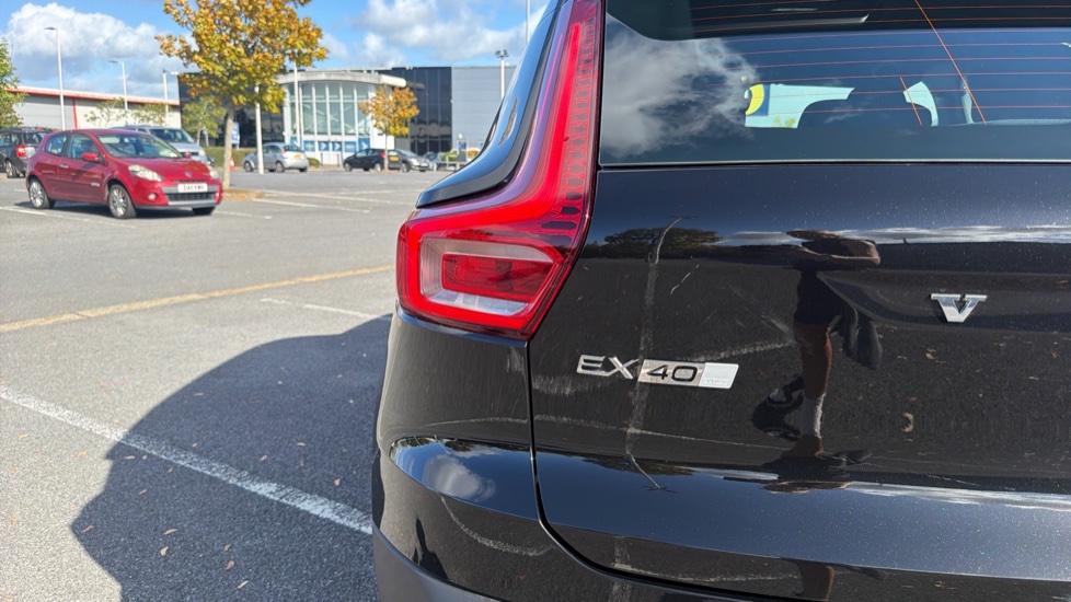 Volvo EX40 185kW Extended Range Core 82kWh 5dr Auto Electric Estate - Image 43