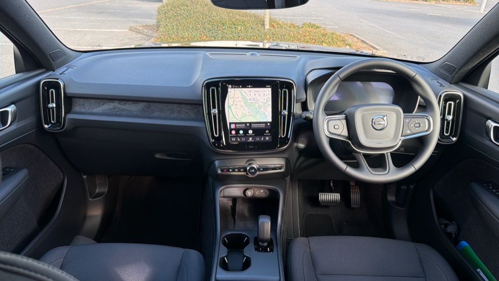 Volvo EX40 185kW Extended Range Core 82kWh 5dr Auto Electric Estate - Image 6