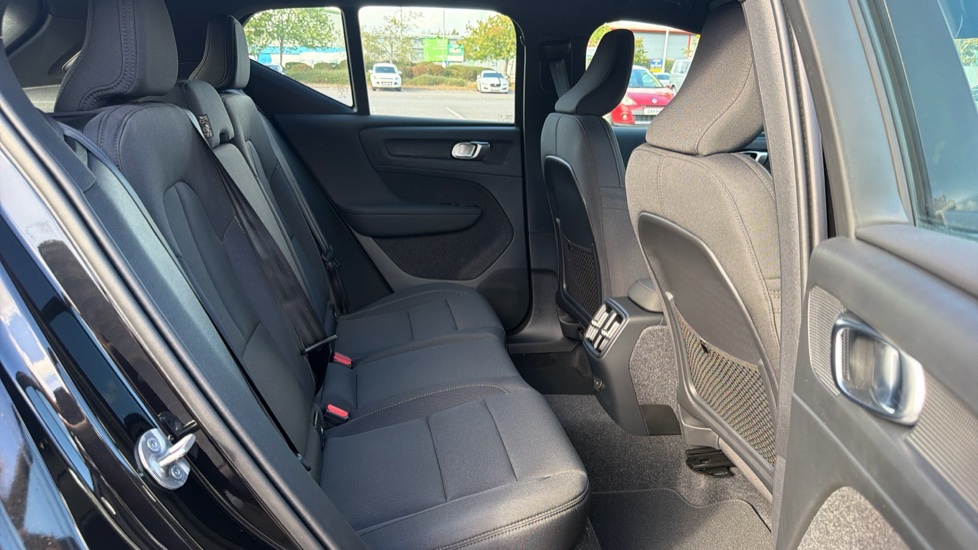 Volvo EX40 185kW Extended Range Core 82kWh 5dr Auto Electric Estate - Image 7