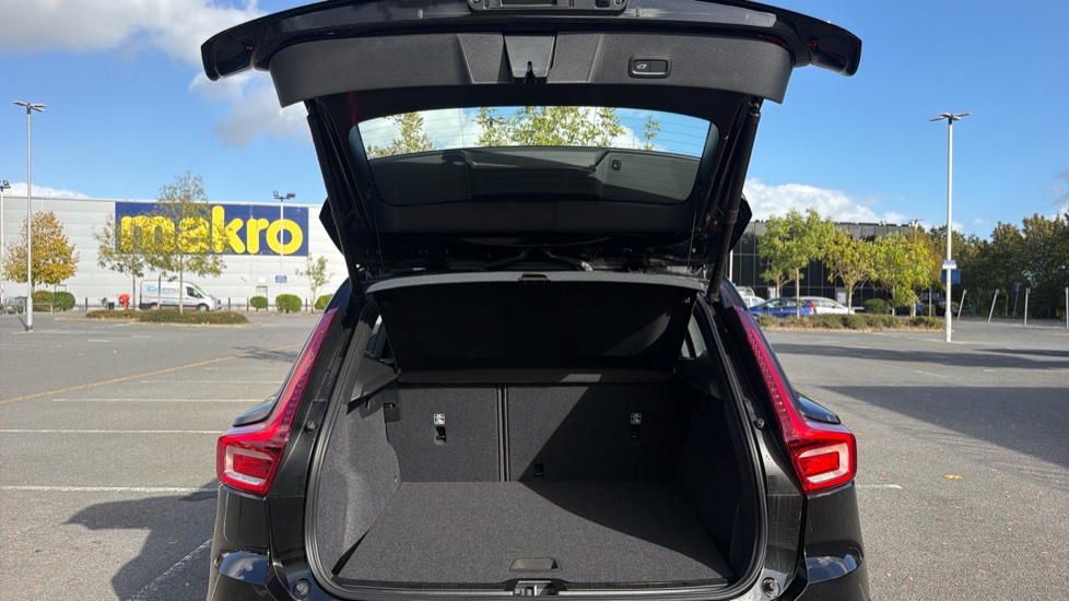 Volvo EX40 185kW Extended Range Core 82kWh 5dr Auto Electric Estate - Image 14