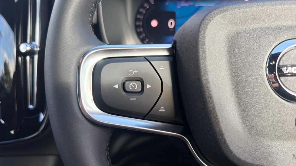 Volvo EX40 185kW Extended Range Core 82kWh 5dr Auto Electric Estate - Image 31