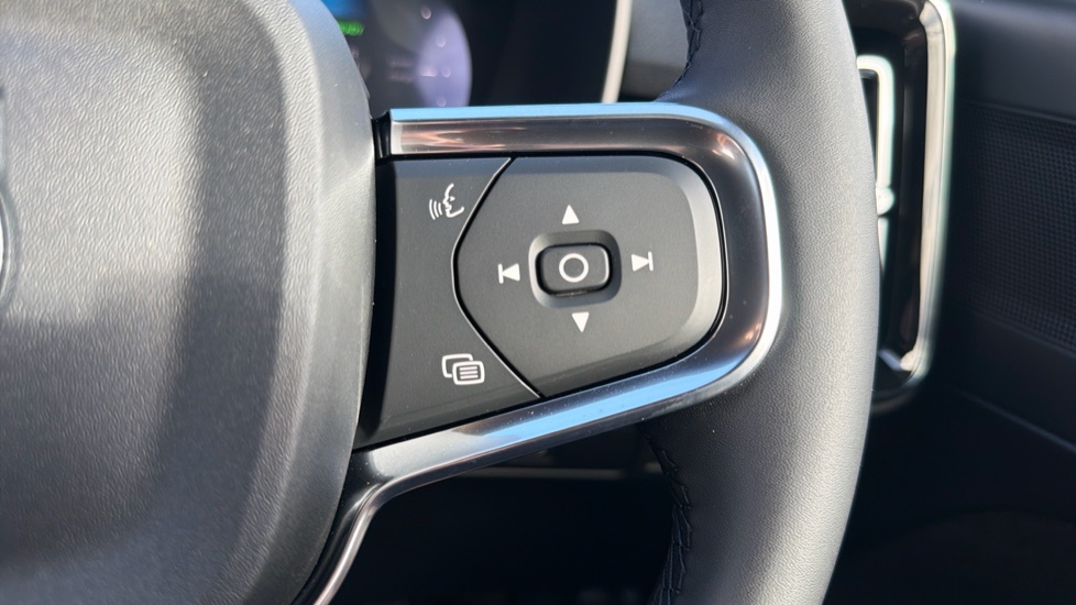 Volvo EX40 185kW Extended Range Core 82kWh 5dr Auto Electric Estate - Image 32