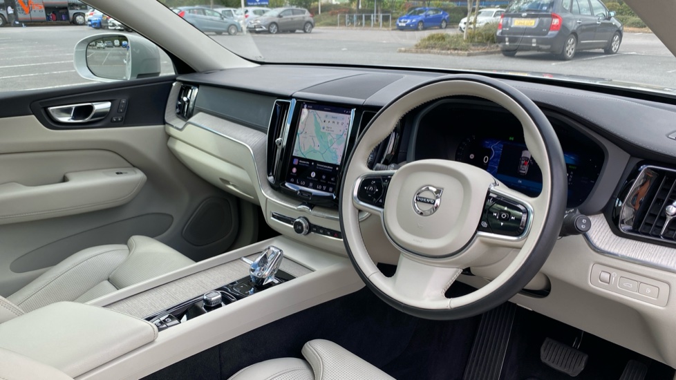 Volvo XC60 2.0 T6 Recharge PHEV Inscription 5dr AWD Auto Estate - Image 5