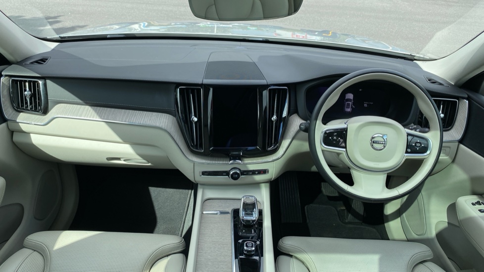 Volvo XC60 2.0 T6 Recharge PHEV Inscription 5dr AWD Auto Estate - Image 6