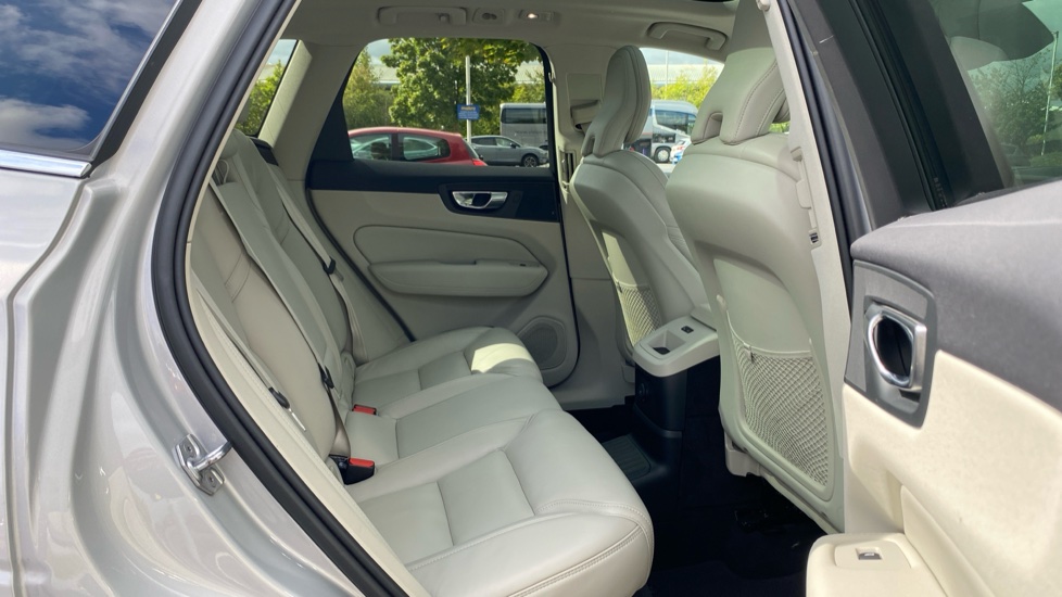 Volvo XC60 2.0 T6 Recharge PHEV Inscription 5dr AWD Auto Estate - Image 7