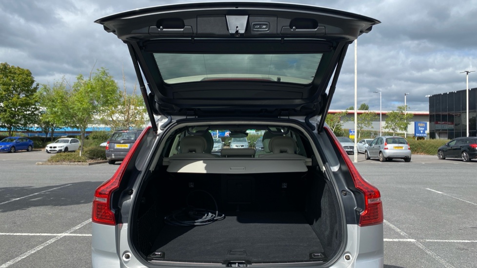 Volvo XC60 2.0 T6 Recharge PHEV Inscription 5dr AWD Auto Estate - Image 14