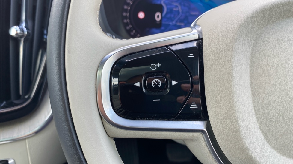Volvo XC60 2.0 T6 Recharge PHEV Inscription 5dr AWD Auto Estate - Image 27