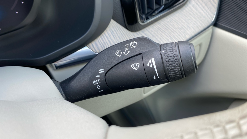 Volvo XC60 2.0 T6 Recharge PHEV Inscription 5dr AWD Auto Estate - Image 29