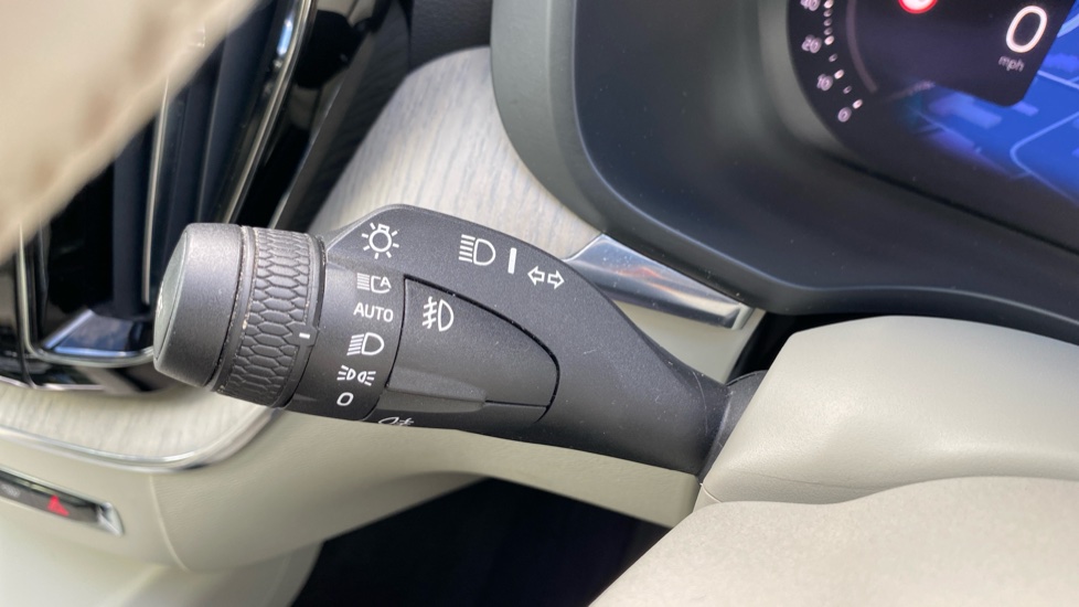 Volvo XC60 2.0 T6 Recharge PHEV Inscription 5dr AWD Auto Estate - Image 30
